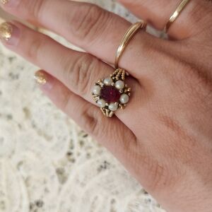 Vintage 1973 Avon Roseglow Ring. Medium Adjustable Sizes 5-7. Red Center Stone.